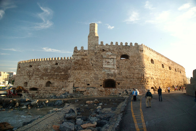 BalkanViator - Koules Castles (or previously known as Rocca a Mare, meaning  Sea Fortress) was built as a powerful fortress to protect the port of  Heraklion. However, in 1669, the Turks occupied