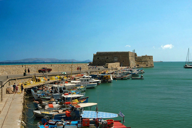 BalkanViator - Koules Castles (or previously known as Rocca a Mare, meaning  Sea Fortress) was built as a powerful fortress to protect the port of  Heraklion. However, in 1669, the Turks occupied