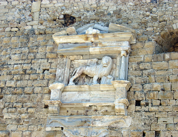 BalkanViator - Koules Castles (or previously known as Rocca a Mare, meaning  Sea Fortress) was built as a powerful fortress to protect the port of  Heraklion. However, in 1669, the Turks occupied