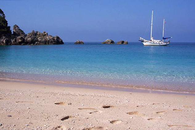  Sarakiniko, Beaches, wondergreece.gr