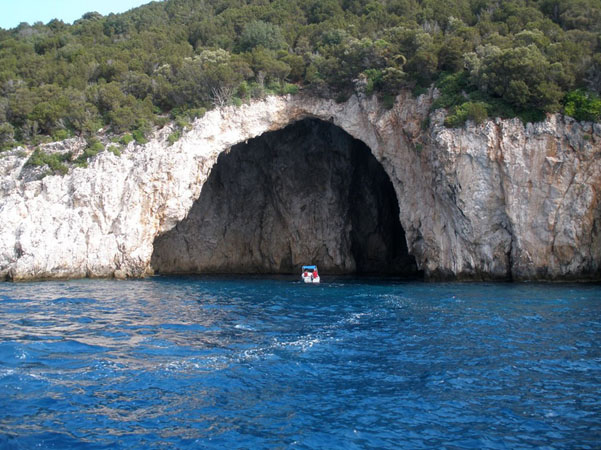  Cave of Sivota (Mourtos), Monuments & sights, wondergreece.gr