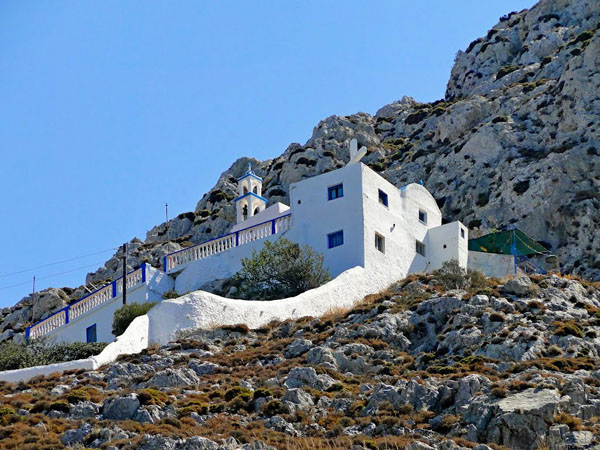  Άγιοι Θεόδωροι, Εκκλησίες & Μοναστήρια, wondergreece.gr