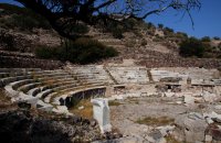 Αρχαίο Ρωμαϊκό Θέατρο, Μήλος, wondergreece.gr